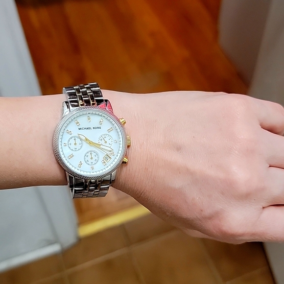 Michael Kors Watch - Picture 11 of 12